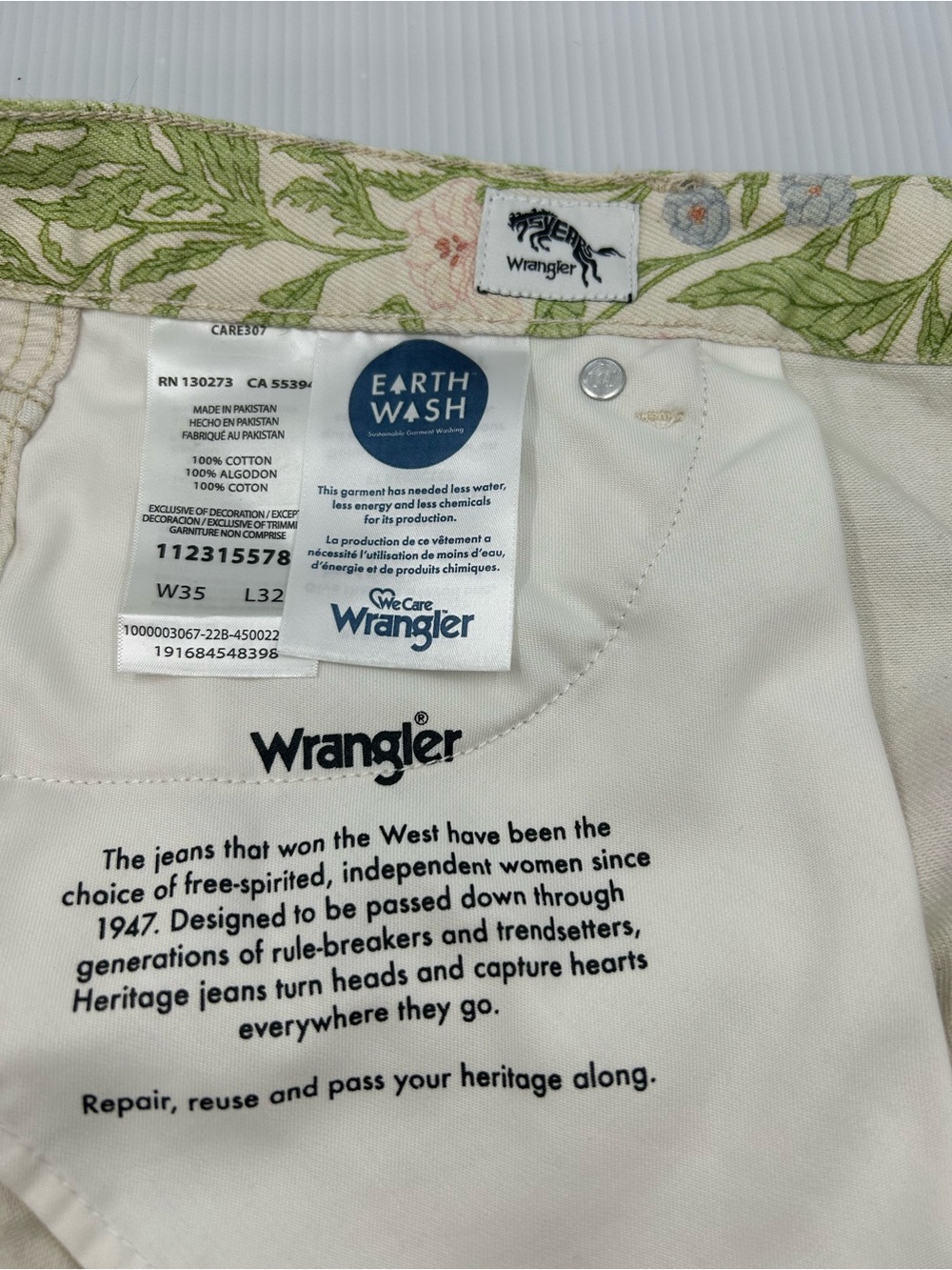 NWT Wrangler Floral Print High Rise Bell Bottom Jeans 35x32 - Picture 9 of 13